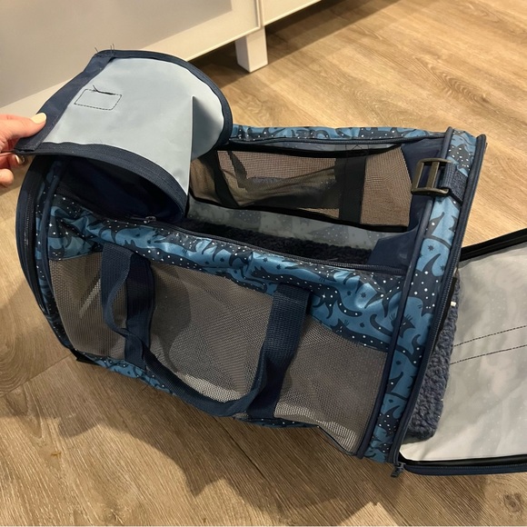 Blue cat carrier - Picture 8 of 10